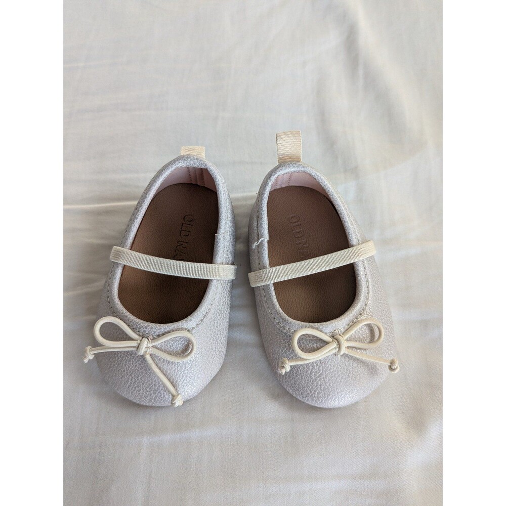 Old Navy Silver Mary Janes, 0-3m